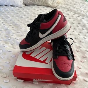 Nike AirJodans. Size 4.5. Like new.